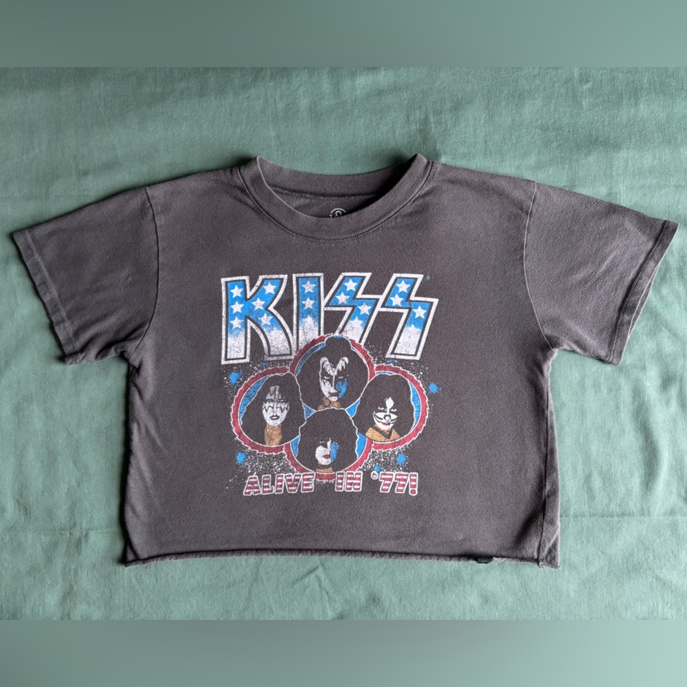 Treasure & Bond Girls Black KISS Graphic Short Sleeve Cropped Tee